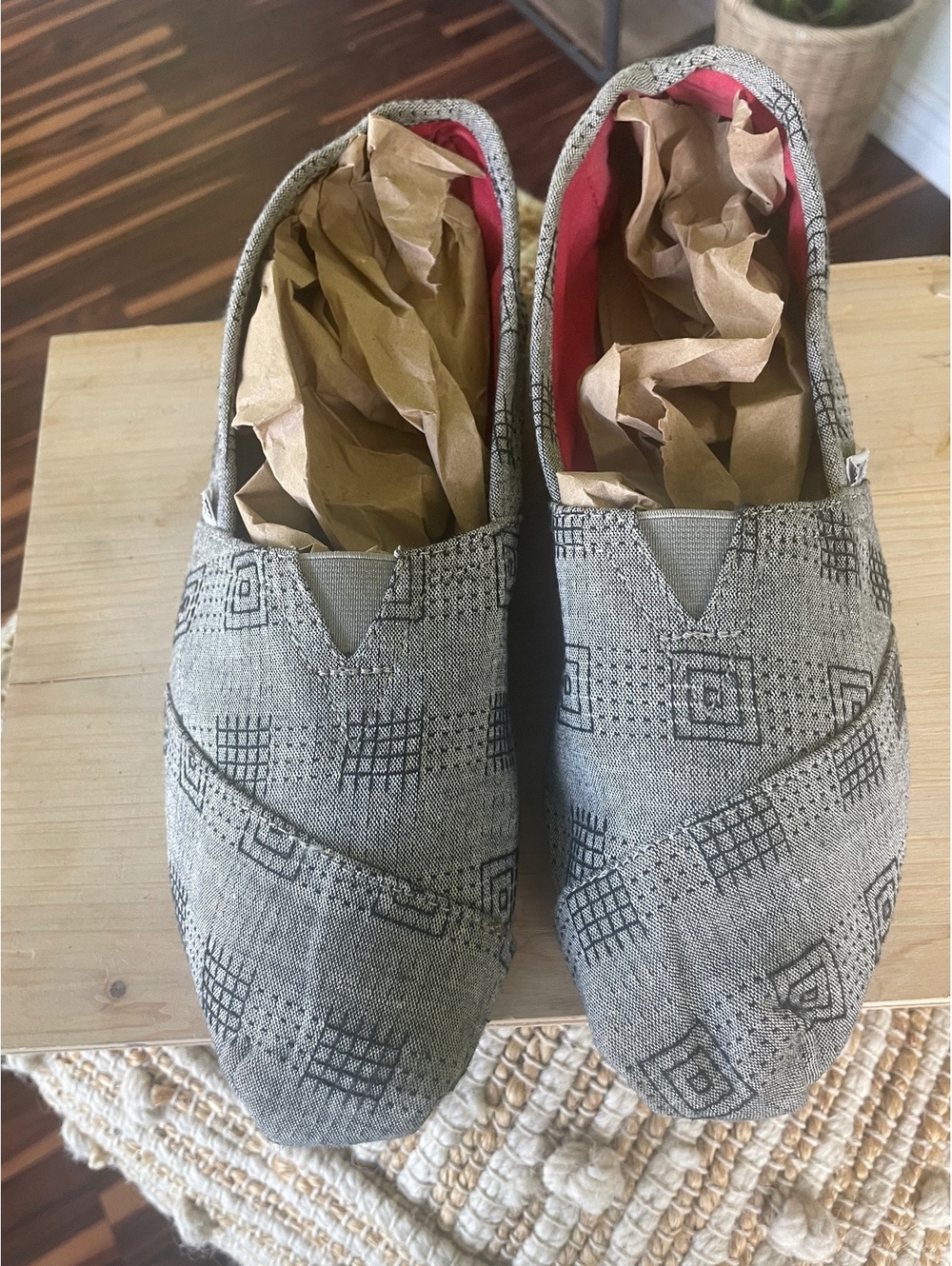 Size 10 Tom’s Classic Slip On Shoes